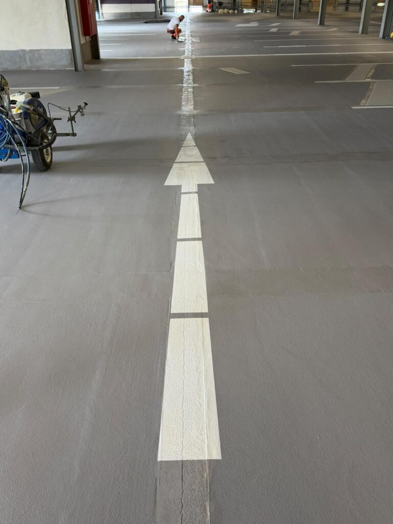 Professionelle Parkdeckmarkierung in Rostock