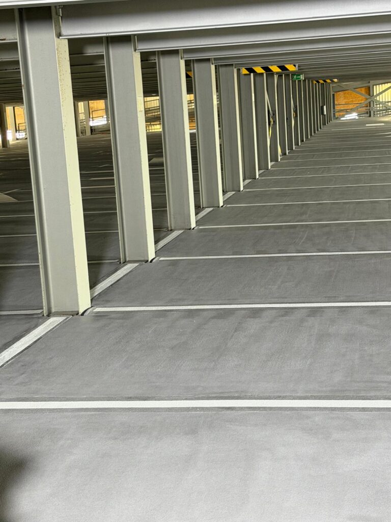 Professionelle Parkdeckmarkierung in Rostock