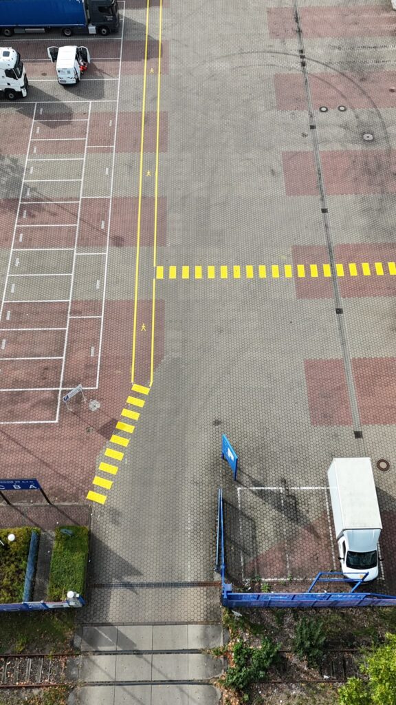 Professionelle Zebrastreifen- & Fußwegmarkierung bei DHL in Hamburg