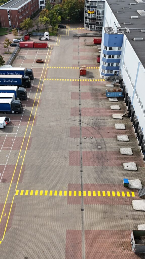 Professionelle Zebrastreifen- & Fußwegmarkierung bei DHL in Hamburg